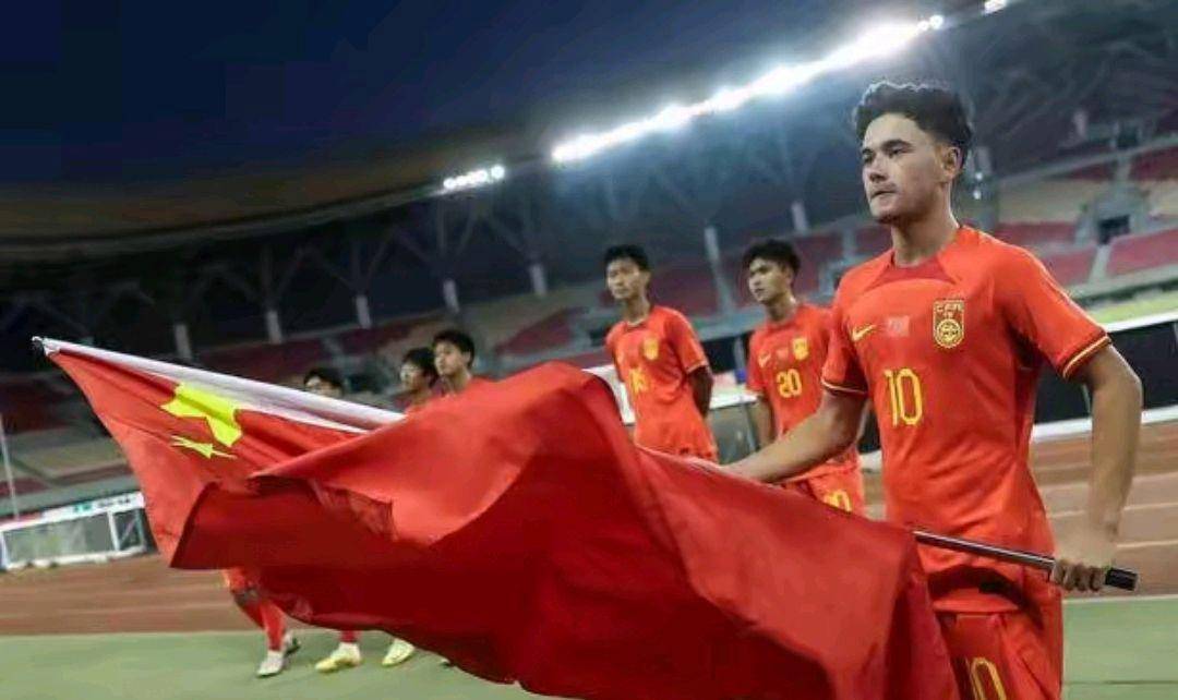 包含国足备战国际足球盛宴，冲刺高峰，斗志昂扬的词条